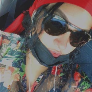 Meet your Posher, Yamira